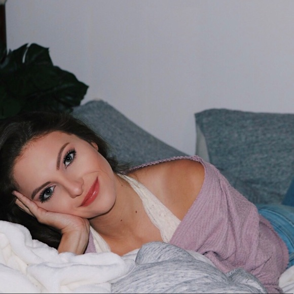 Meet your Posher, Hannah - Picture 1 of 1